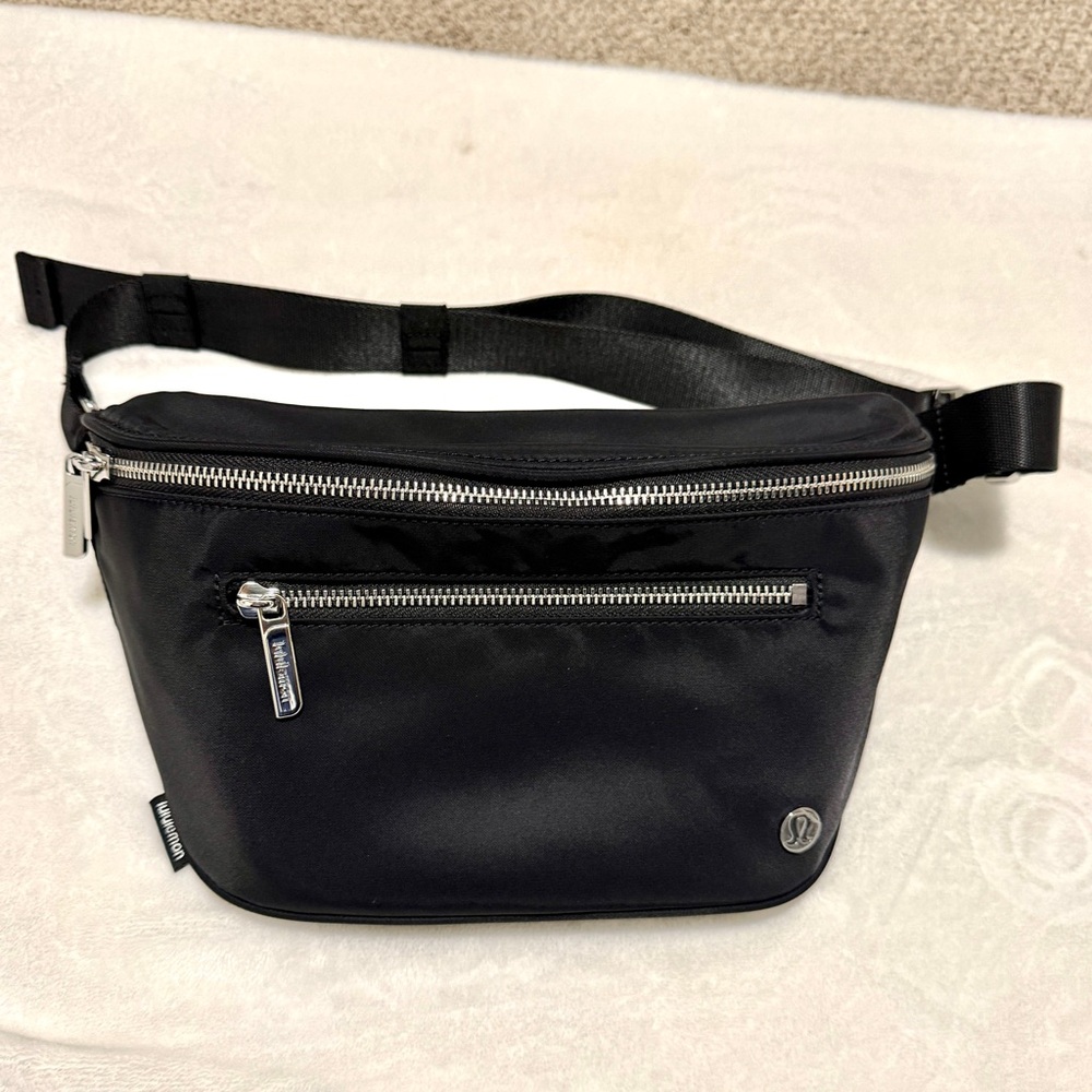 lululemon athletica Black Nylon Crossbody Waist Bag with Silver Zippers